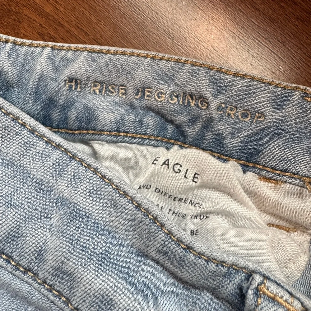 AE Distressed Light Washed Women's Jeans
